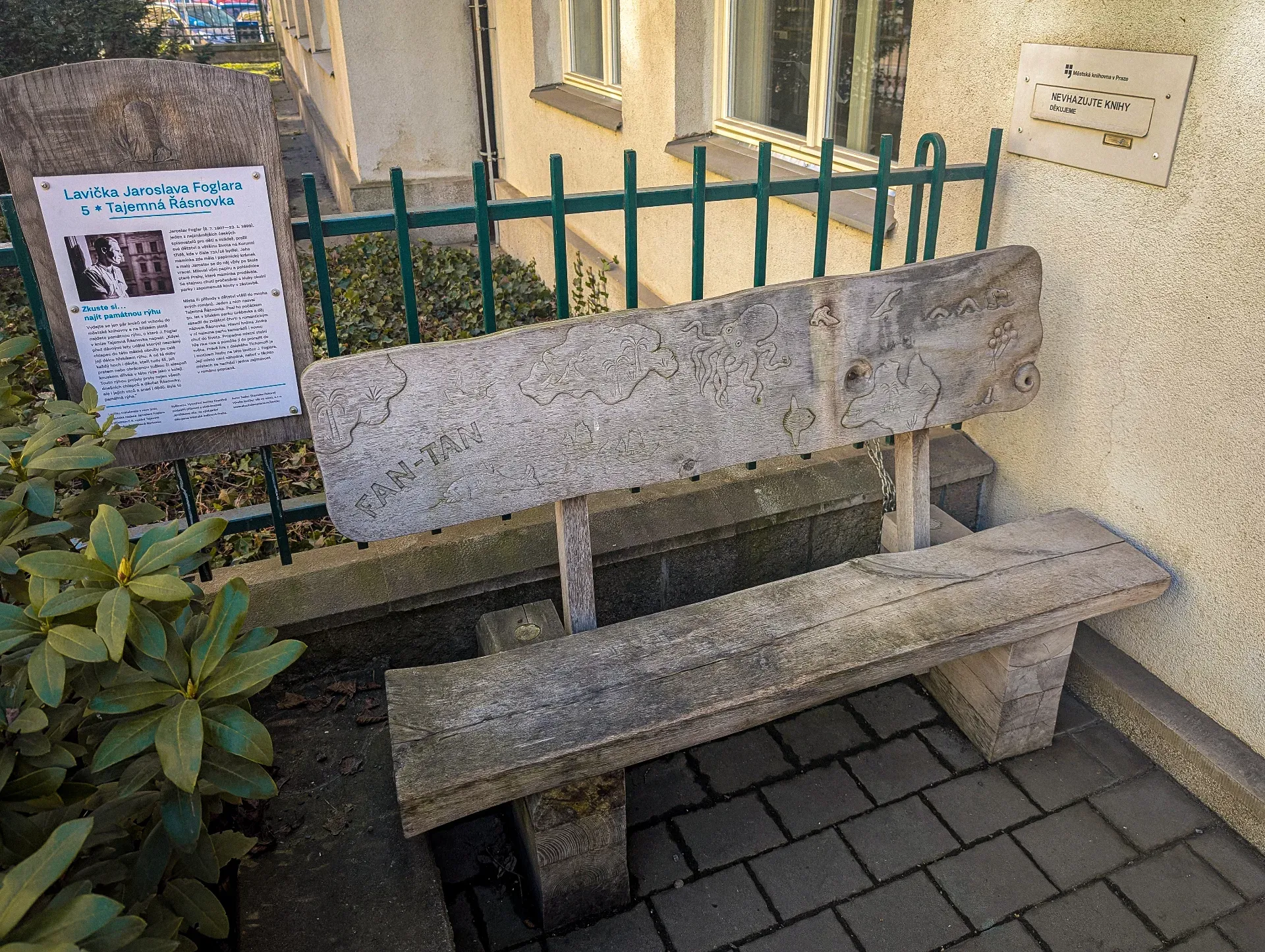 Fotografie lavičky: Tajemná Řásnovka