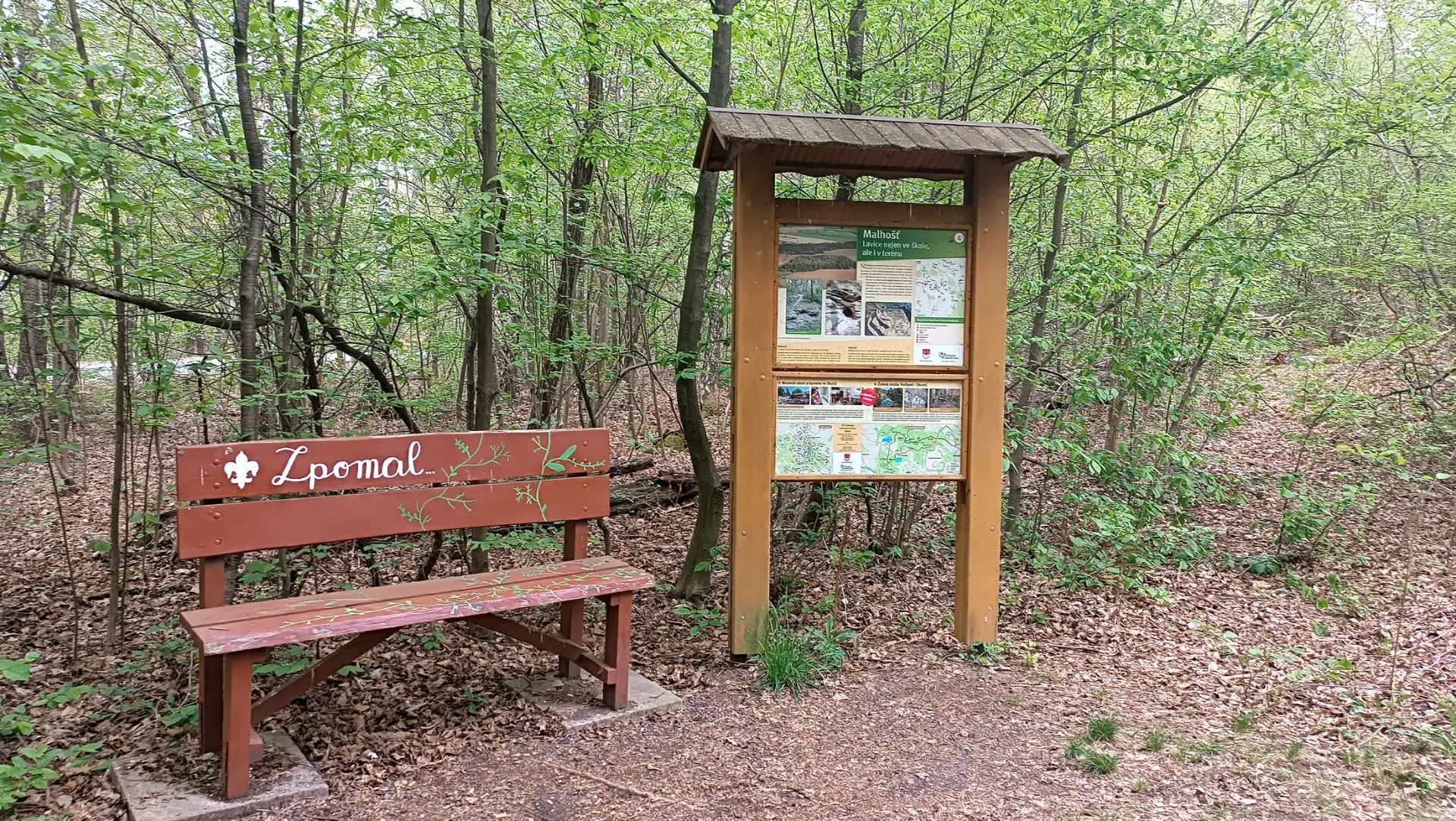 Fotografie lavičky: Lavička Zpomal - Malhošť